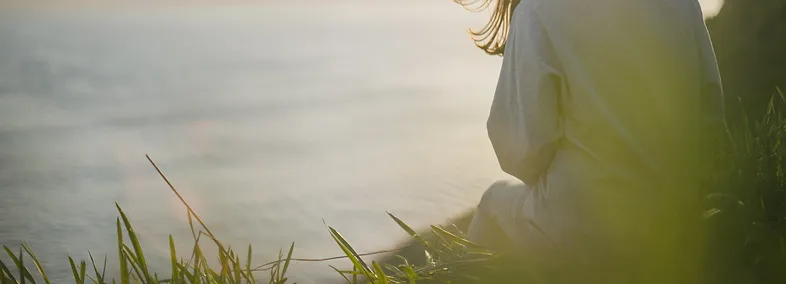 Home 1 woman20gray20shirt20the20sea edited